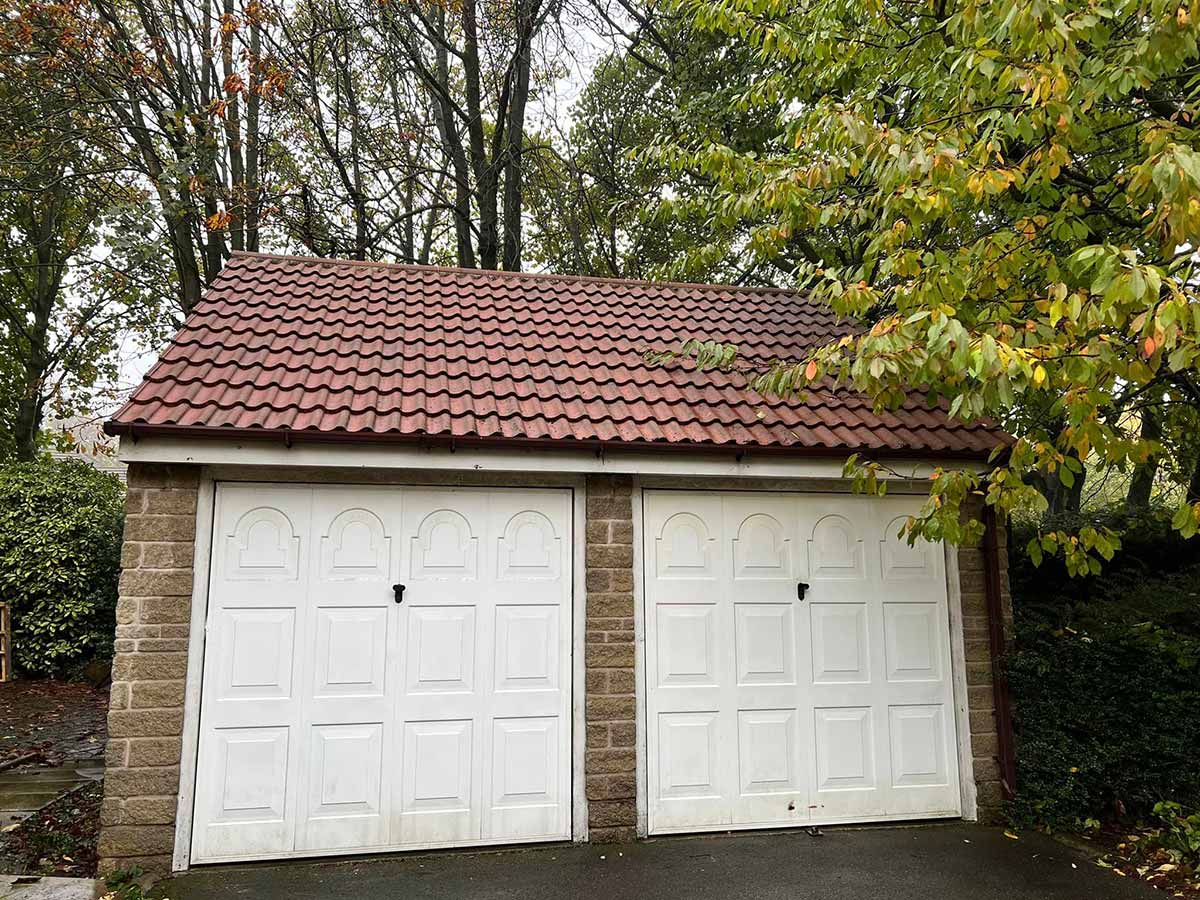 commercial-and-residential-roof-cleaning-west-yorkshire-moss-on-roof-needs-roof-cleaning