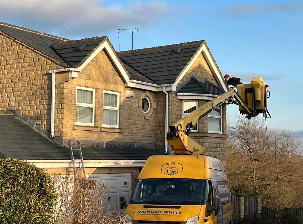 wonderwhite-external-cleaning-west-yorkshire-cherry-picker-hire-man-on-a-cherry-picker